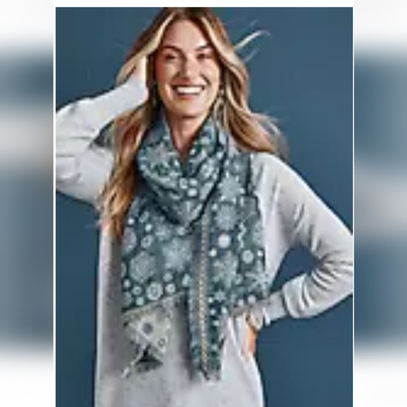 J.jill Medium Weight EMBROIDERED SCARF new LIGHT AZURE MULTI eyelash fringe - Picture 2 of 6